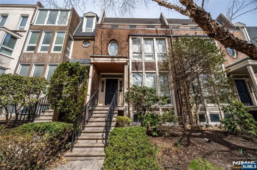 130 Kensington Drive Fort Lee NJ 07024