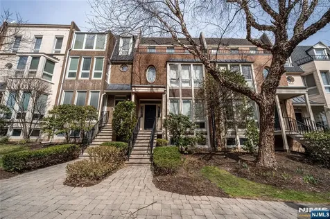 130 Kensington Drive Fort Lee NJ 07024