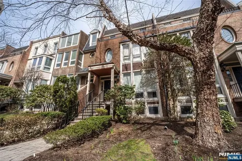 130 Kensington Drive Fort Lee NJ 07024