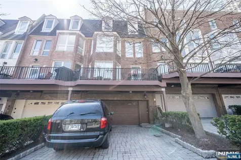 130 Kensington Drive Fort Lee NJ 07024
