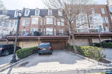 130 Kensington Drive Fort Lee NJ 07024