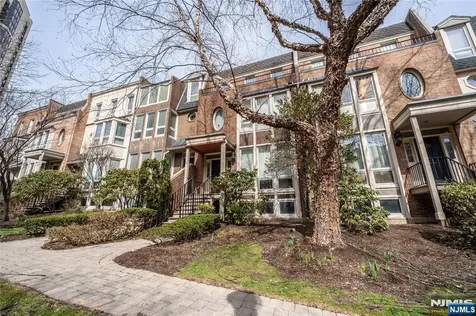 130 Kensington Drive Fort Lee NJ 07024