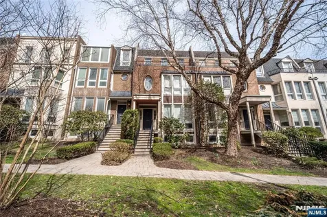 130 Kensington Drive Fort Lee NJ 07024