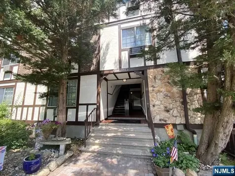 2002 Hawthorne Lane Mahwah NJ 07430