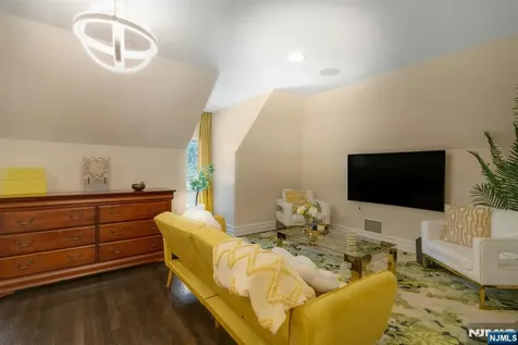 31 Burning Hollow Road Saddle River NJ 07458