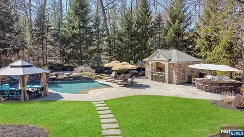 31 Burning Hollow Road Saddle River NJ 07458