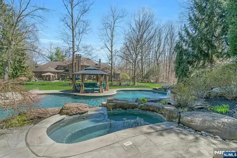 31 Burning Hollow Road Saddle River NJ 07458