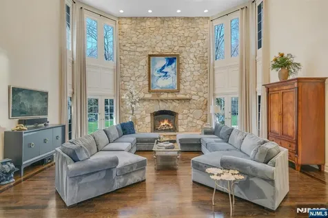 31 Burning Hollow Road Saddle River NJ 07458