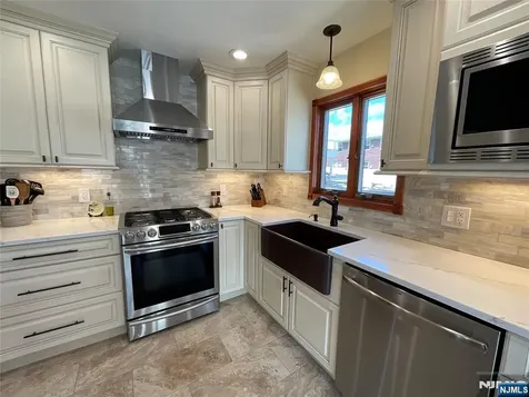 321 Thomas Avenue Lyndhurst NJ 07071