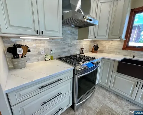 321 Thomas Avenue Lyndhurst NJ 07071