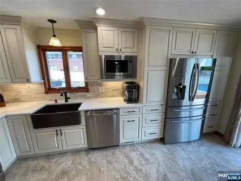 321 Thomas Avenue Lyndhurst NJ 07071