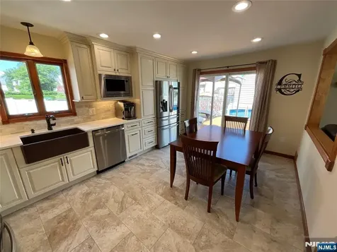 321 Thomas Avenue Lyndhurst NJ 07071
