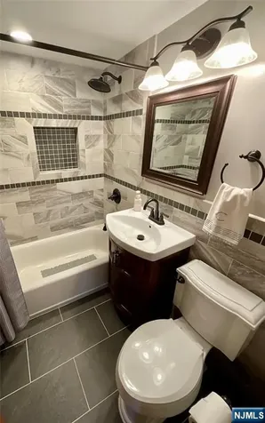 321 Thomas Avenue Lyndhurst NJ 07071