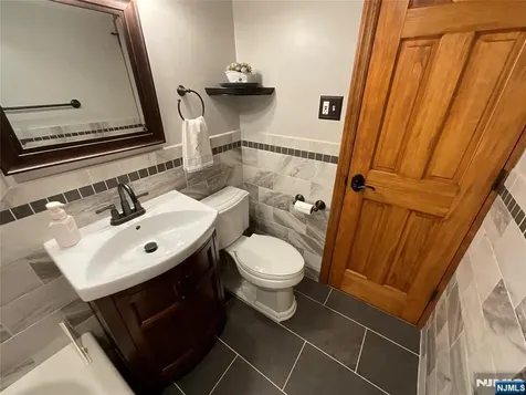 321 Thomas Avenue Lyndhurst NJ 07071