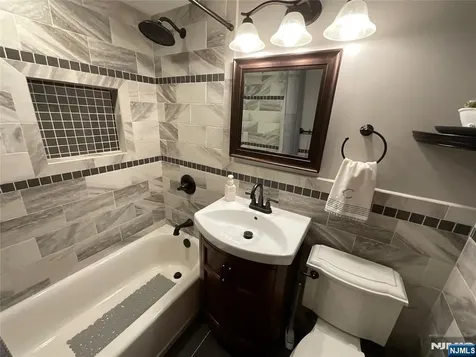 321 Thomas Avenue Lyndhurst NJ 07071