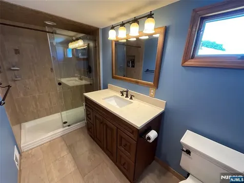 321 Thomas Avenue Lyndhurst NJ 07071