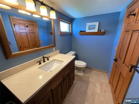 321 Thomas Avenue Lyndhurst NJ 07071