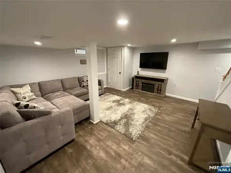 321 Thomas Avenue Lyndhurst NJ 07071