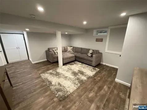 321 Thomas Avenue Lyndhurst NJ 07071