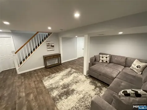321 Thomas Avenue Lyndhurst NJ 07071