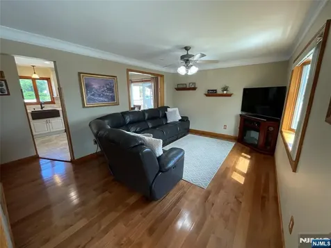 321 Thomas Avenue Lyndhurst NJ 07071