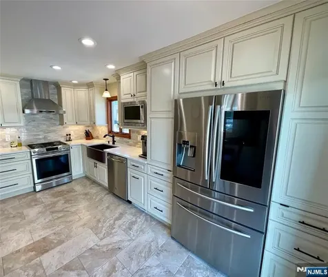 321 Thomas Avenue Lyndhurst NJ 07071