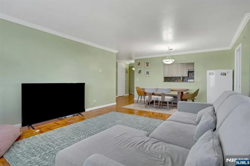 2000 Linwood Avenue Fort Lee NJ 07024