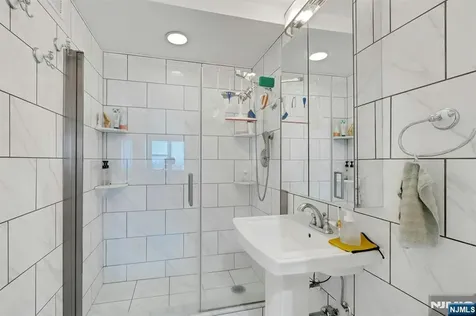 2000 Linwood Avenue Fort Lee NJ 07024