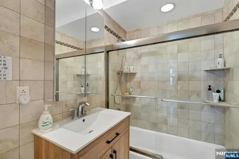 2000 Linwood Avenue Fort Lee NJ 07024