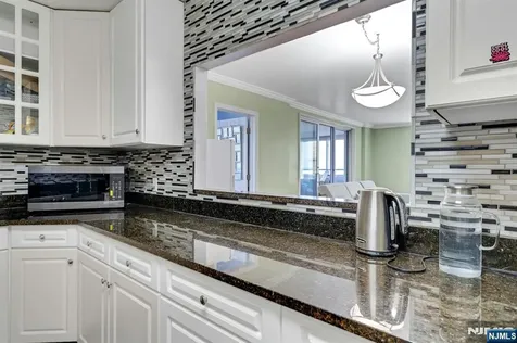 2000 Linwood Avenue Fort Lee NJ 07024