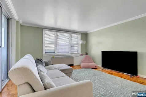 2000 Linwood Avenue Fort Lee NJ 07024