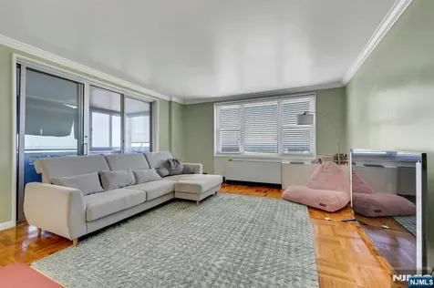 2000 Linwood Avenue Fort Lee NJ 07024