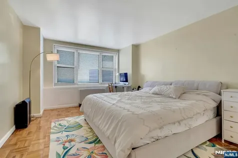 2000 Linwood Avenue Fort Lee NJ 07024