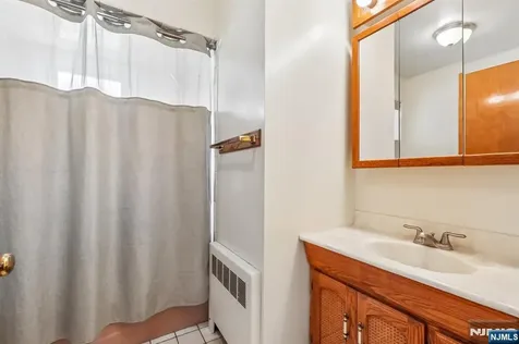320 Jordan Road New Milford NJ 07646