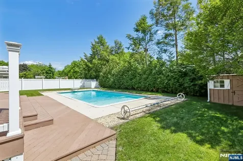 320 Jordan Road New Milford NJ 07646