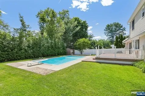 320 Jordan Road New Milford NJ 07646