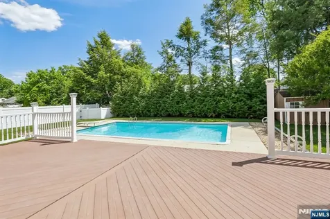 320 Jordan Road New Milford NJ 07646