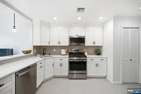 281 Riverwalk Way Clifton NJ 07014