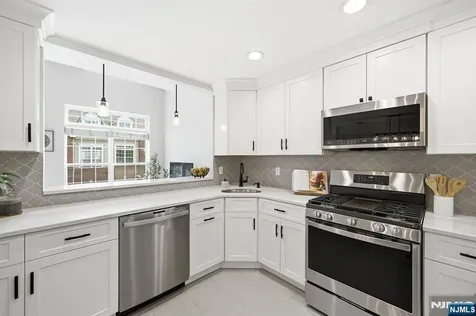 281 Riverwalk Way Clifton NJ 07014