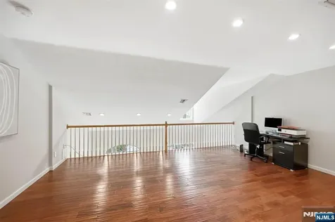 281 Riverwalk Way Clifton NJ 07014
