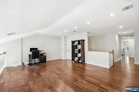 281 Riverwalk Way Clifton NJ 07014