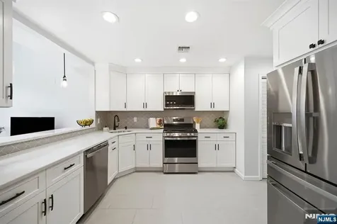 281 Riverwalk Way Clifton NJ 07014