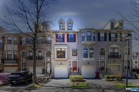 424 Hartford Drive Nutley NJ 07110