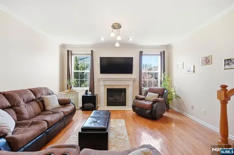 424 Hartford Drive Nutley NJ 07110