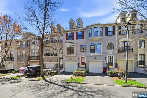 424 Hartford Drive Nutley NJ 07110