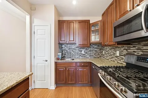 424 Hartford Drive Nutley NJ 07110