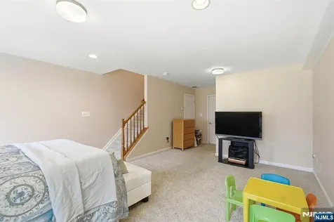 424 Hartford Drive Nutley NJ 07110