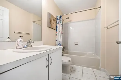 424 Hartford Drive Nutley NJ 07110