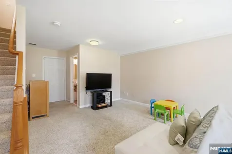 424 Hartford Drive Nutley NJ 07110