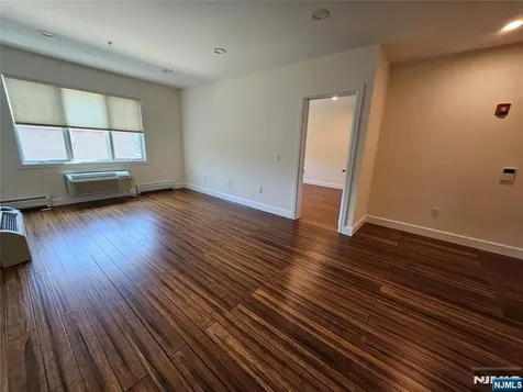 125 W Central Boulevard Palisades Park NJ 07650